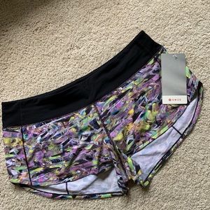 NWT Lululemon SeaWheeze 2020 Speed Up Shorts Size 10 Alpine White Purple Multi
